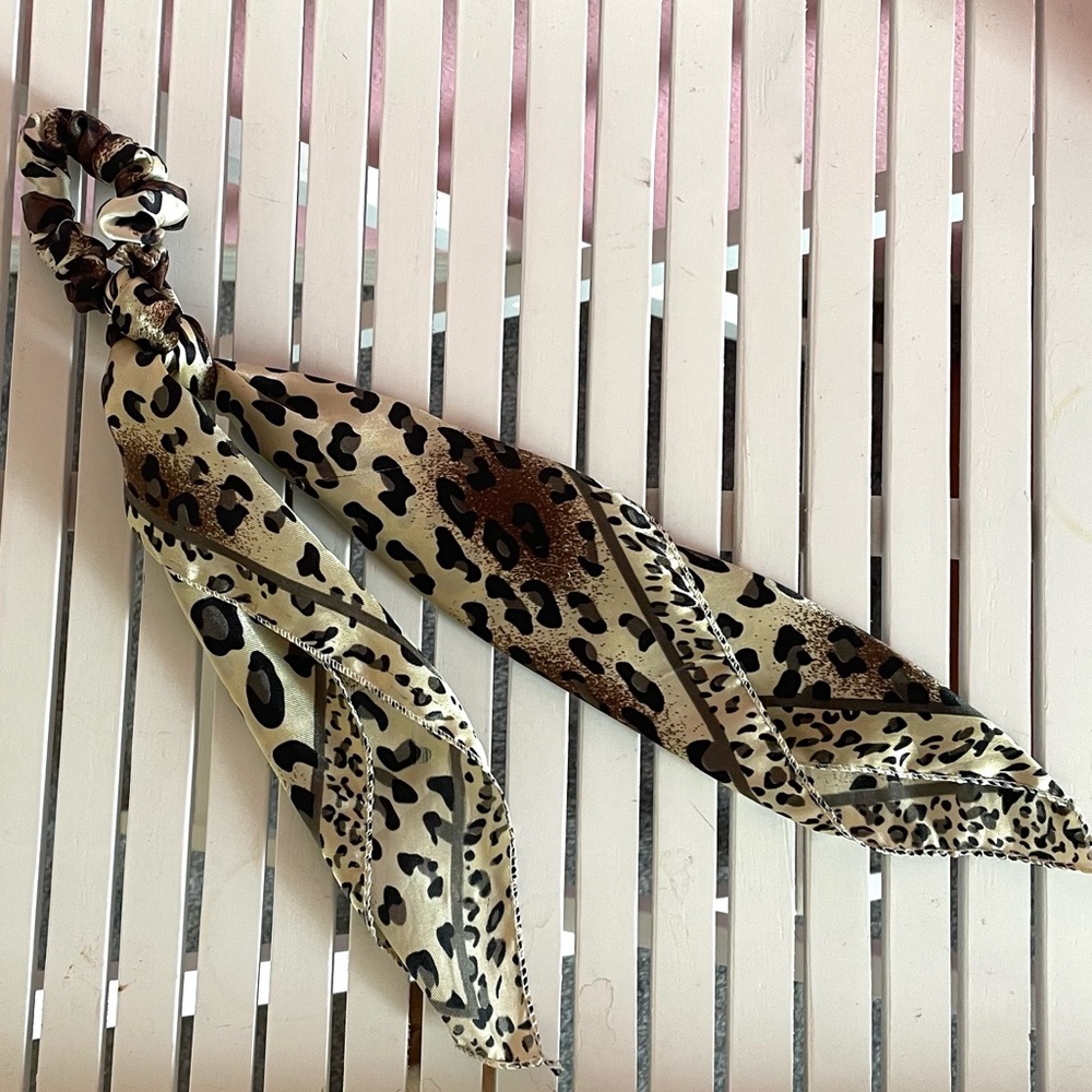 Urban Outfitters hair accessory
